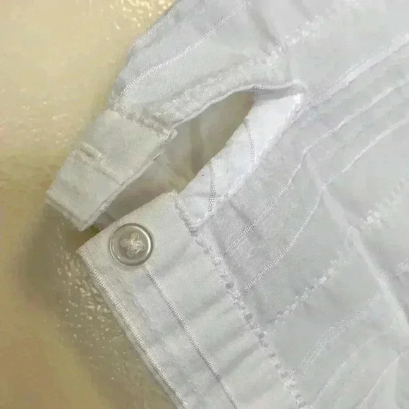 Motherhood Maternity bright white, light weight top with short sleeves - Picture 3 of 6